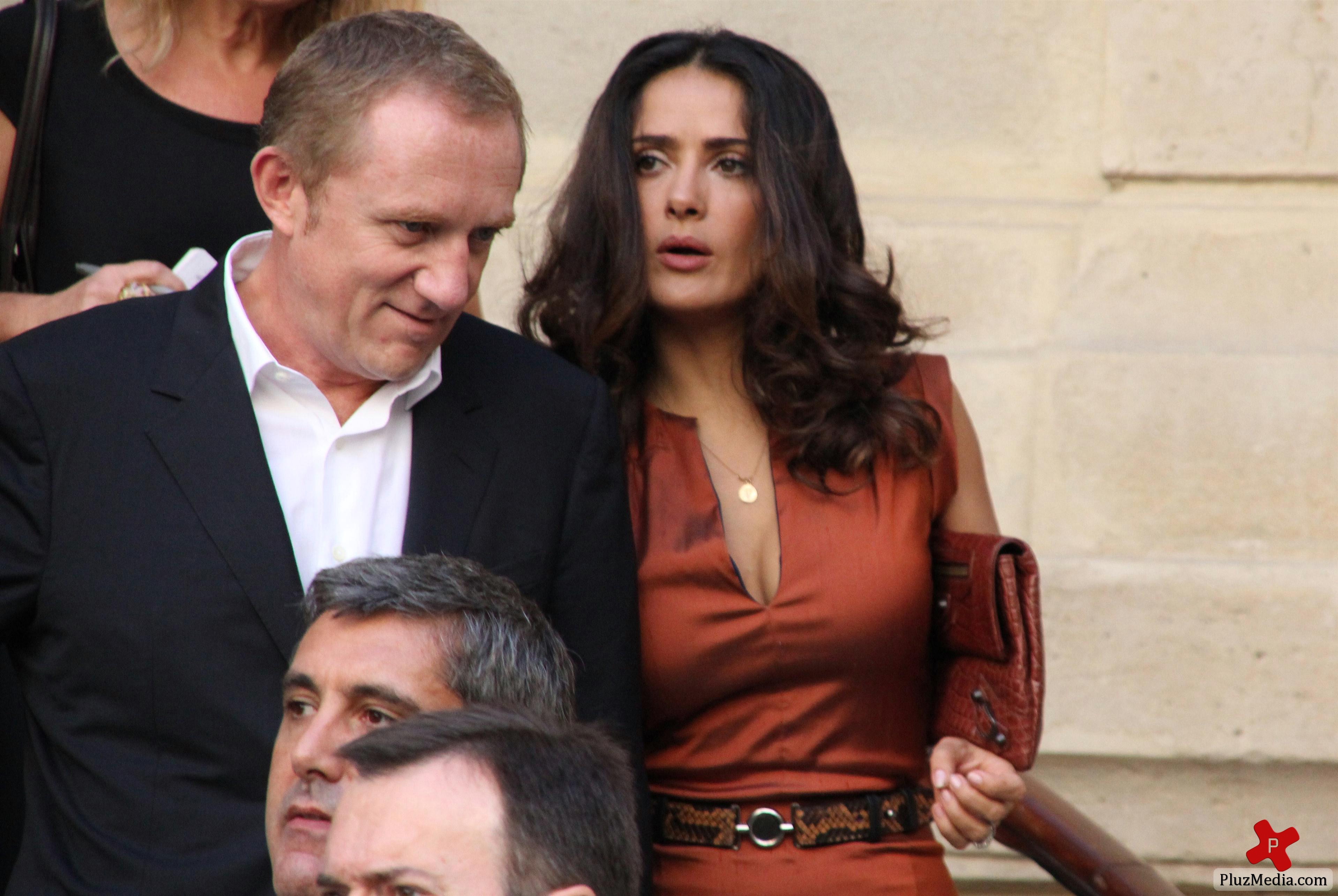 Salma Hayek - Paris Fashion Week Spring Summer 2012 Ready To Wear - Balenciaga - Departures | Picture 89302